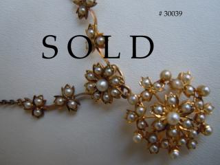 Late Victorian / Edwardian delicate floral necklace, 18k gold, 52 pearls, detachable pendant