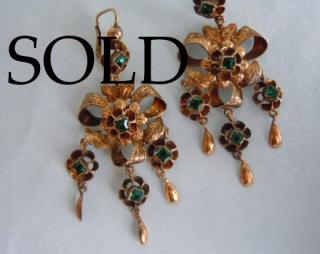 Bowknot Girondelle Earrings with "Emerald" pastes