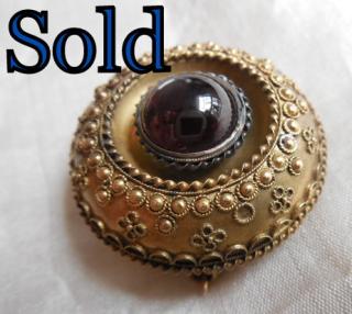 GARNET "carbuncle" Revivalist 19th century Gold Brooch