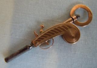 # 21005 FLINTLOCK watch key, first side