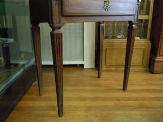 Keyhole escutcheon on the single long drawer and view of legs