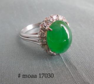 GREEN JADE & SIXTEEN DIAMONDS RING.