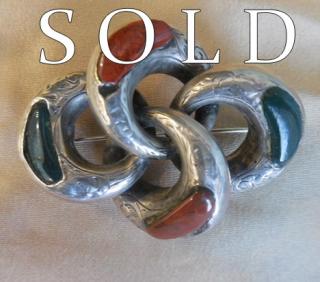 "SCOTS PEBBLE" Victorian Knot-Twist Brooch, circa 1870's