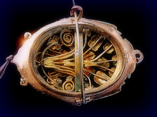 Pendant / Pin back
