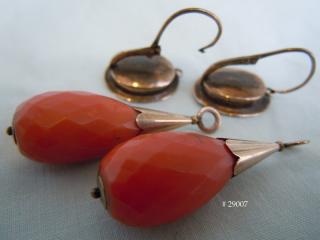 Complete fine all original condition, with original Back-to-Front latching 18k earwires
