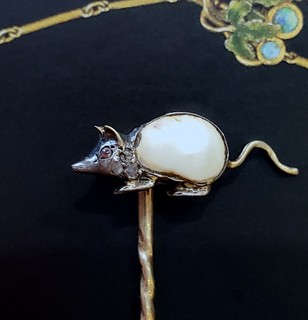 A VERY MINIATURE Jeweled MOUSE