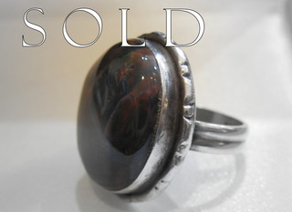"BLOODSTONE SPLASHES" JASPER  "pie crust" border sterling silver ring