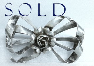 "BLOSSOM IN HEARTS" large sculptural & graceful ribbon-bow brooch