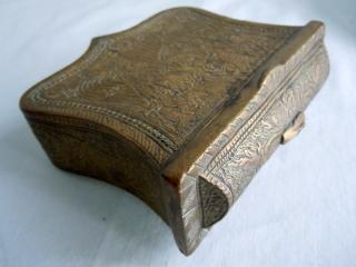 another view, showing contour of domed lid