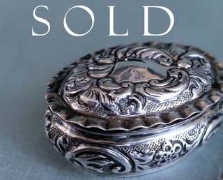 EDWARDIAN STERLING SILVER PILL BOX