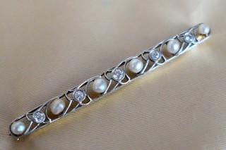 AMERICAN PEARLS & DIAMONDS  "IVY VINE" OPENWORK Bar Pin