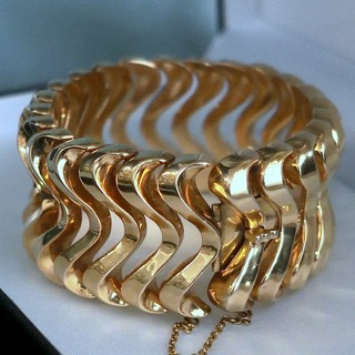 "SERPENTINE LINKS" WIDE SEMI-RIGID CUFF BRACELET, 18K 