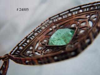 Reverse :  delicate openwork in rose gold
