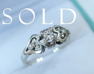 Three diamonds "HEART SHOULDERS" ring