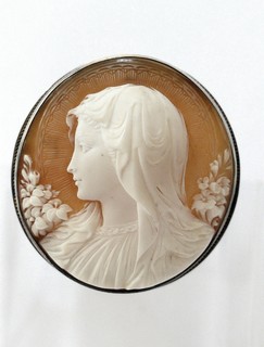 Signed Shell Cameo, by master carver GIOVANNI NOTO (Torre del Greco, Italy, 1902-1985)