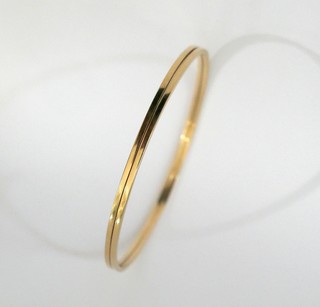 SQUARE PROFILE HEAVY & SLEEK PAIR OF 18k HOOP BRACELETS