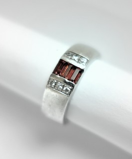 SIX DIAMONDS ART DECO SILVER BAND RING WITH THREE RUBY/GARNET BAGUETTES
