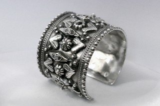 ARCHAEOLOGICAL REVIVAL WIDE HEAVY CUFF