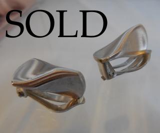 EDVARD KINDT-LARSEN modernist ear clips, Georg Jensen # 116 A