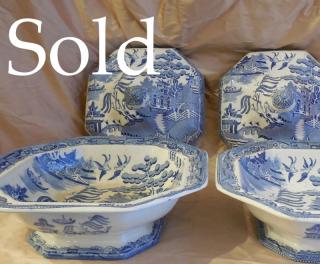 BLUE WILLOW pair of Covered Entree Dishes