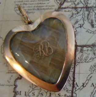 Antique 18K Gold HEART LOCKET, dated 1814