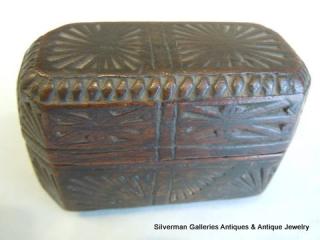 Chisel-carved miniature "love token" trinket box, circa 1690 - 1730