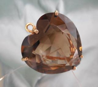 finely cut 100 carats "Cairngorm" quartz gem