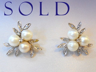 TRIPLE PEARL IN DIAMOND LEAVES white gold vintage stud earrings