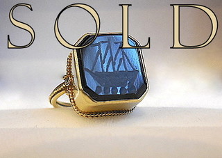 THREE MASTED SAILING SHIP carved in black onyx, 18k gold ring