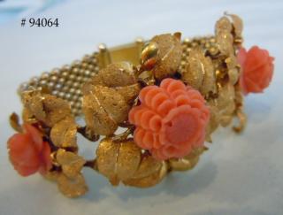 Lavish and Graceful Early Victorian Gold and Coral bracelet