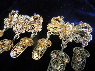 GIRONDELLE & RIBBON opulent 18k gold filigree earrings