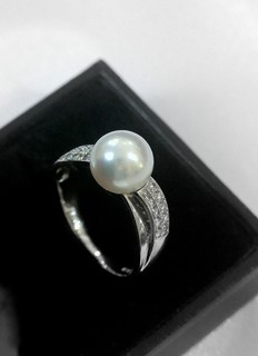 9 MM Japanese Akoya Cultured Pearl & 20 Diamonds