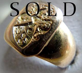 FRENCH ARMORIAL 18K GOLD RING